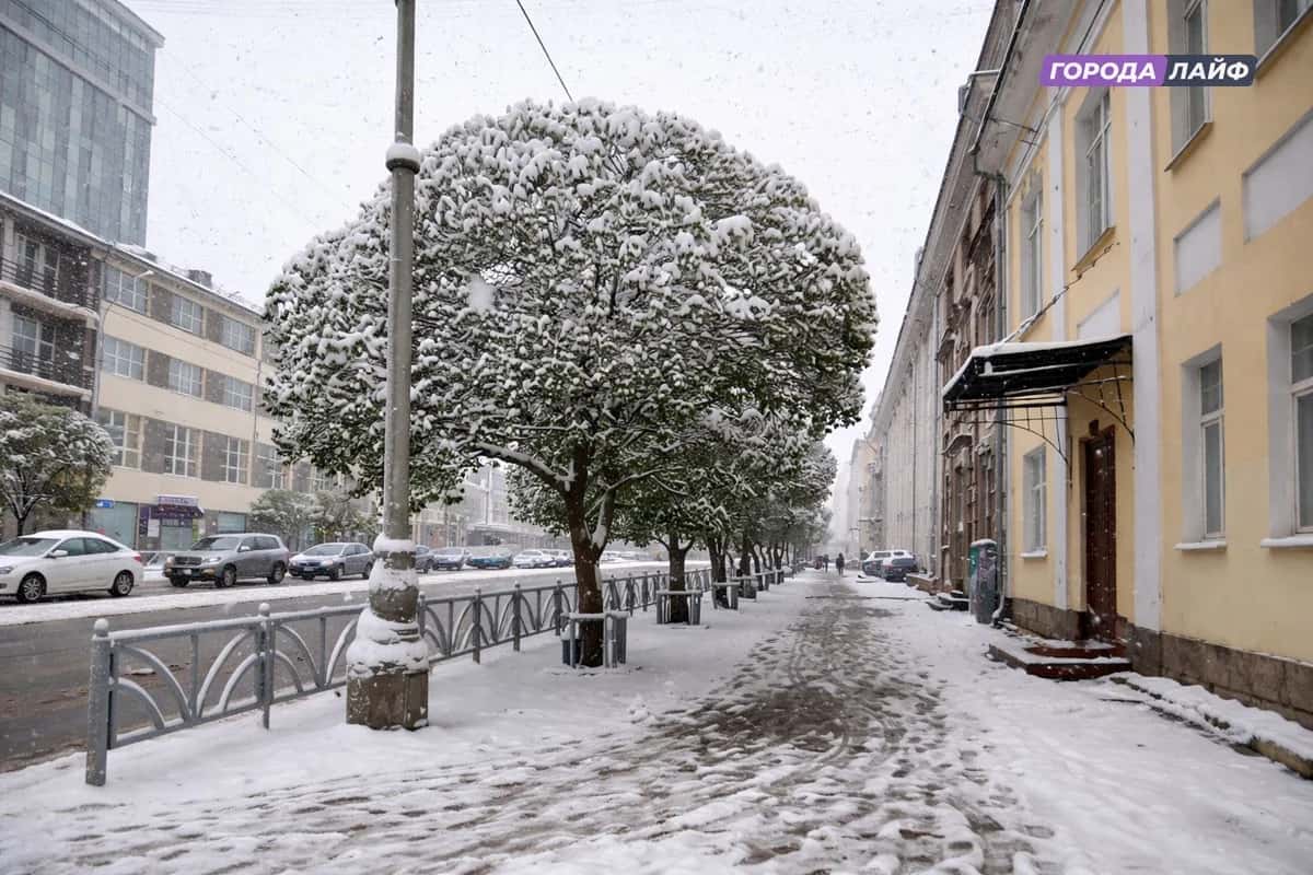Штормовое предупреждение продлили на Урале