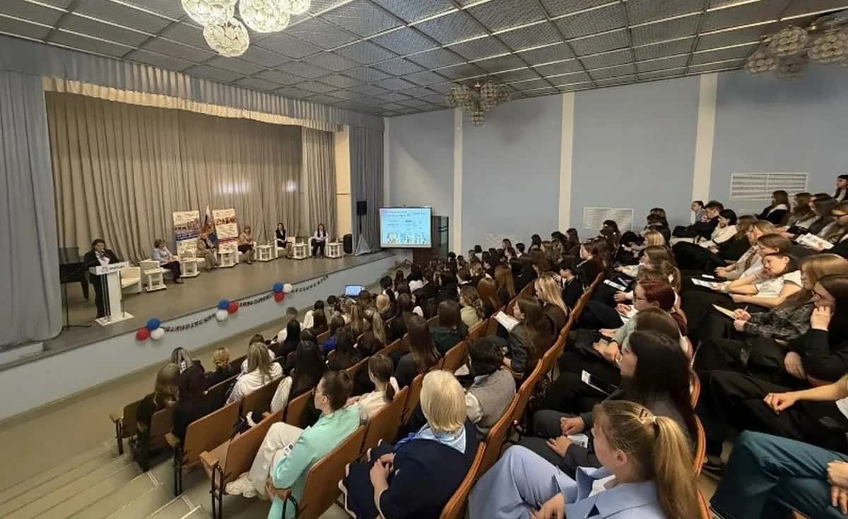 В Каменске-Уральском студентам педколледжа представили новые возможности трудоустройства