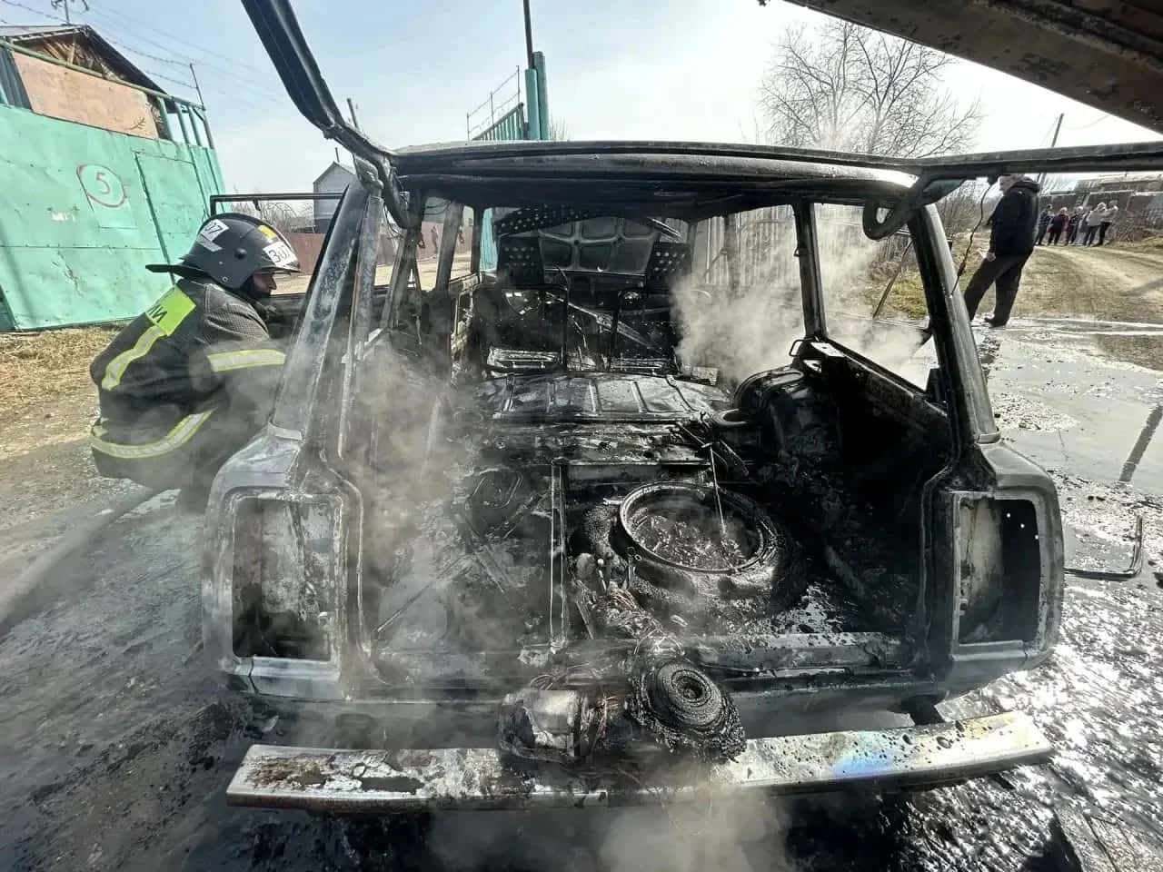 Три пожара за сутки в Каменске-Уральском: сгорел автомобиль и горела трава