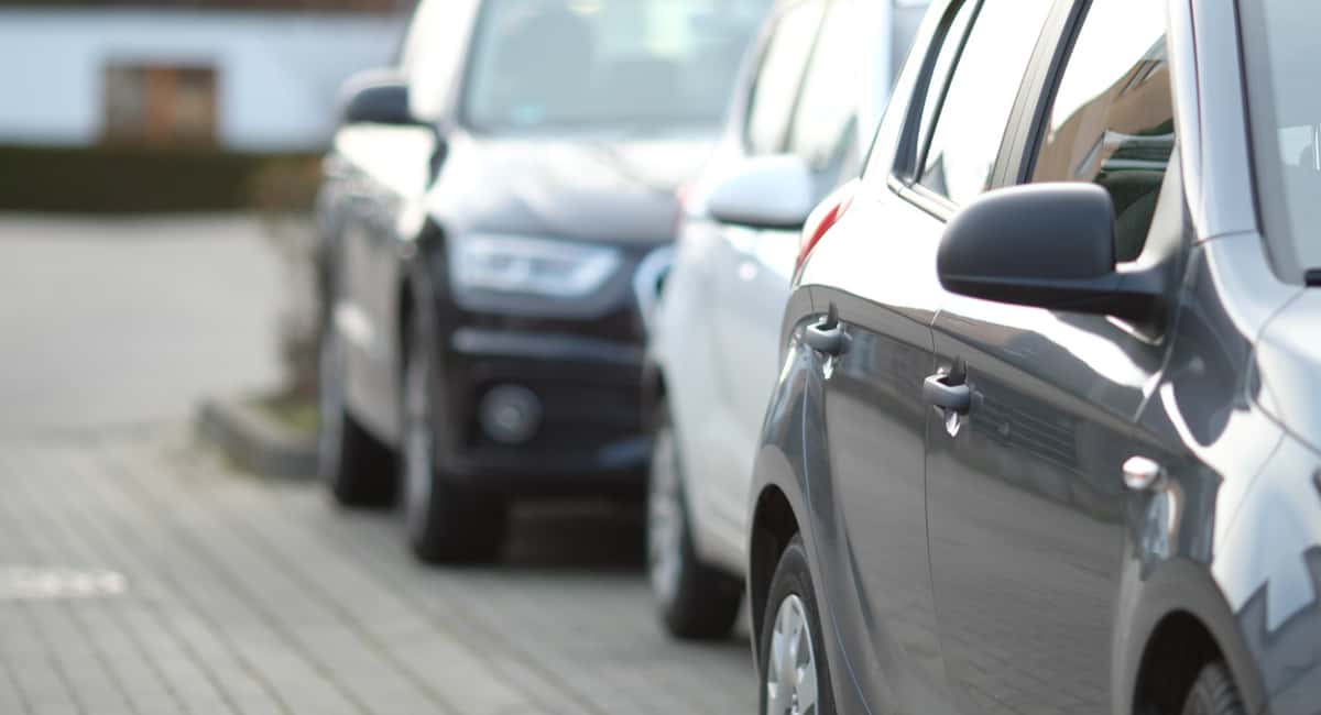 Почему во Франции считается нормой парковка "бампер к бамперу" и оставление авто без ручника