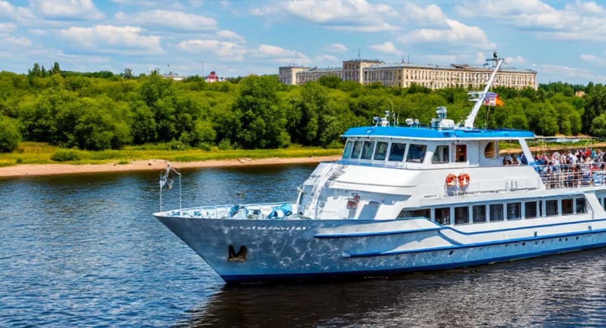 Адская каюта и чаевые в конвертике: честный отзыв россиянки о круизе по Волге