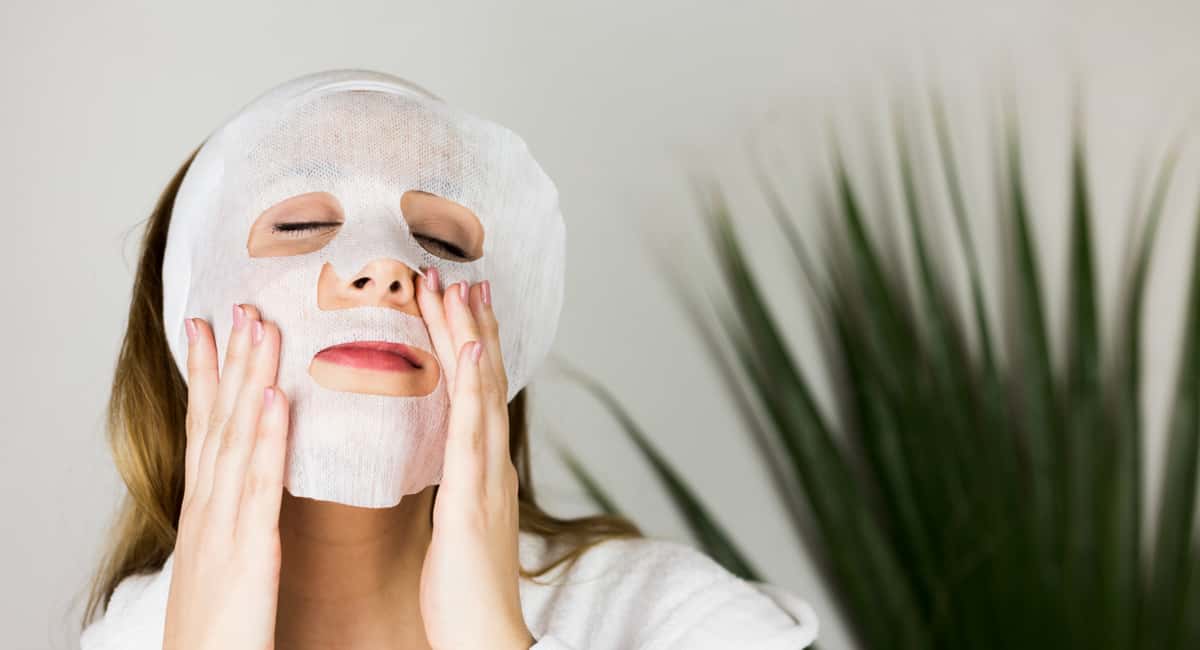 Делать маски для лица больше не модно: какая процедура заменила баночки с кремом
