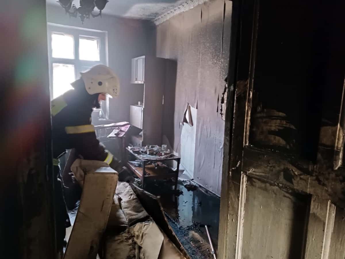 Под Каменском-Уральским из горящего дома спасли 18 человек