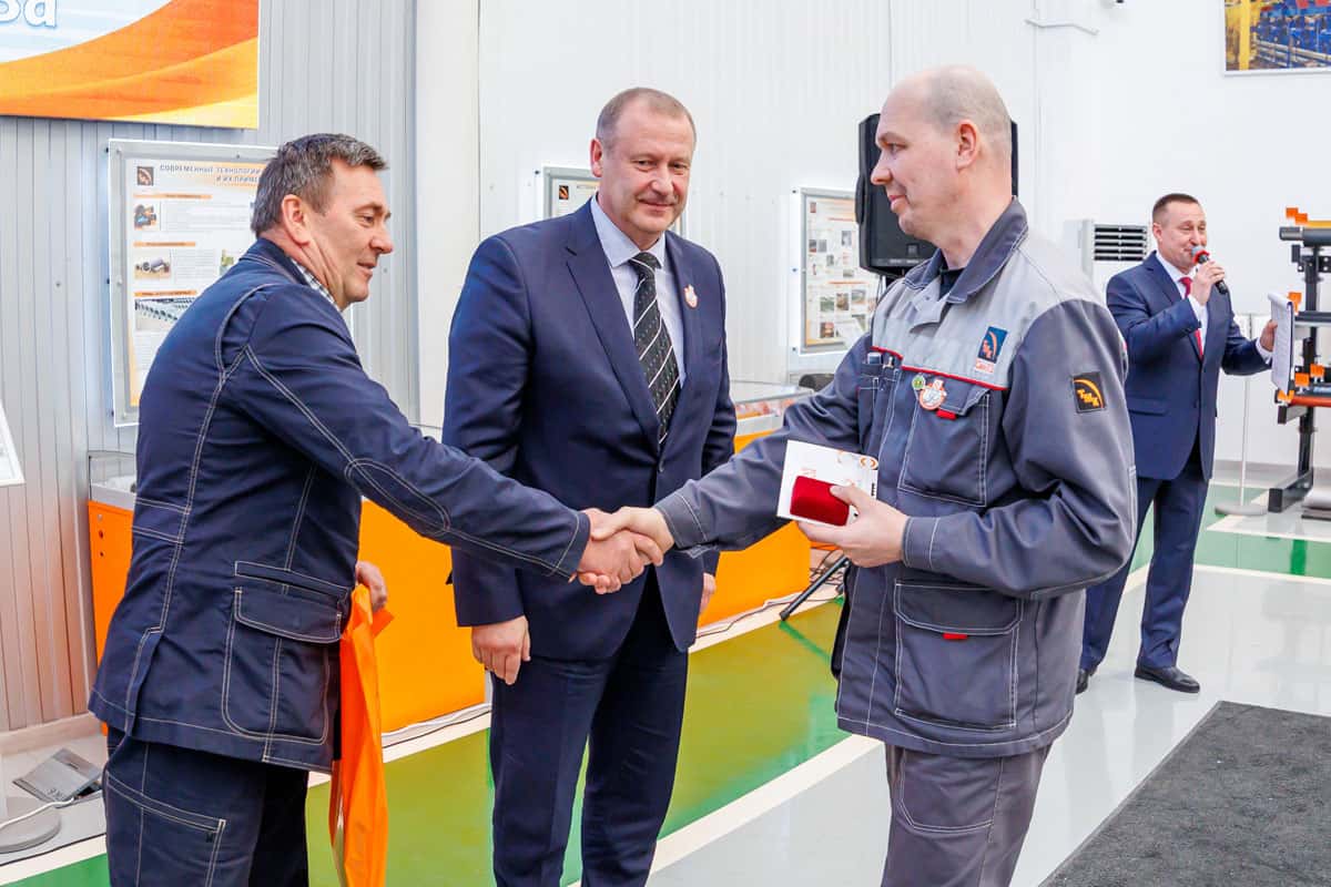 В Каменске-Уральском на СинТЗ отметили 30-летие цеха сопровождения производства