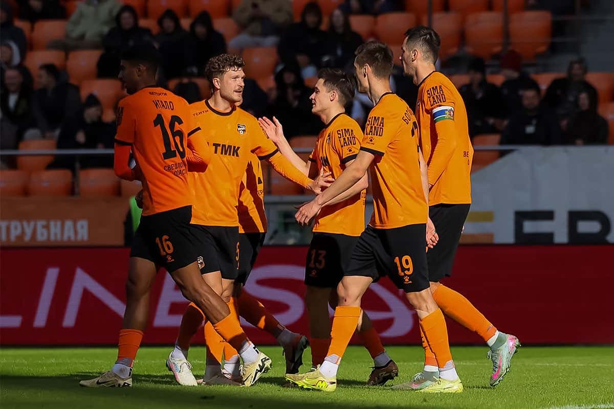 Синарские трубники поддержали «Урал» на матче с разгромным счётом