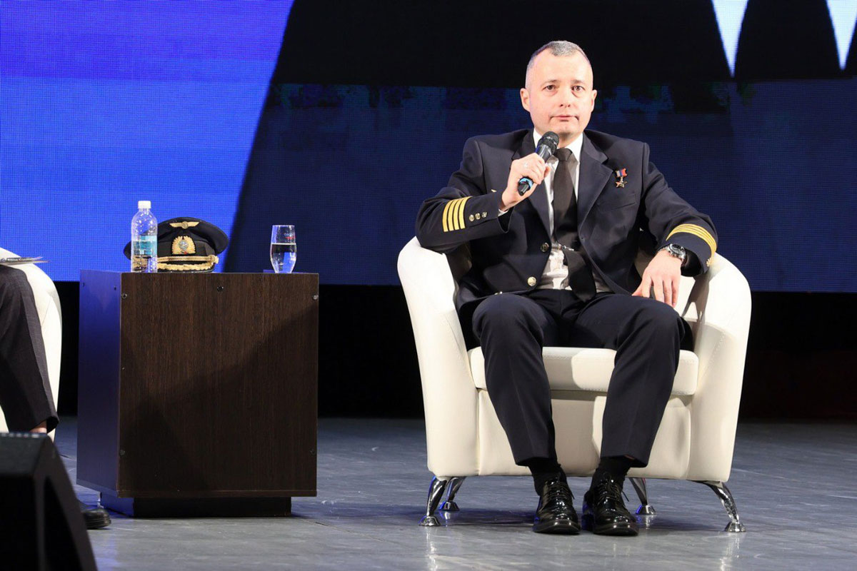 Герой России Дамир Юсупов рассказал каменской молодежи о своем подвиге | Дамир Юсупов встретился с молодежью Каменска-Уральского