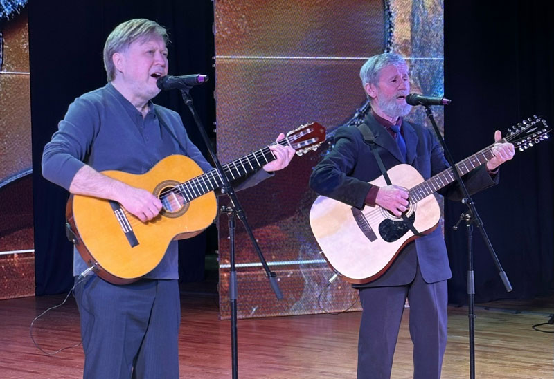 Каменские музыканты обошли грушинских лауреатов на фестивале авторской песни | Дуэт из Каменска-Уральского вошёл в число призёров фестиваля авторской песни