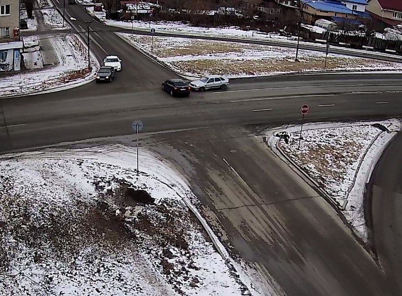 В Каменске-Уральском изменят движение на аварийном перекрестке Мичурина–Пушкина | На перекрестке в Каменске-Уральском запретят поворот налево и движение прямо