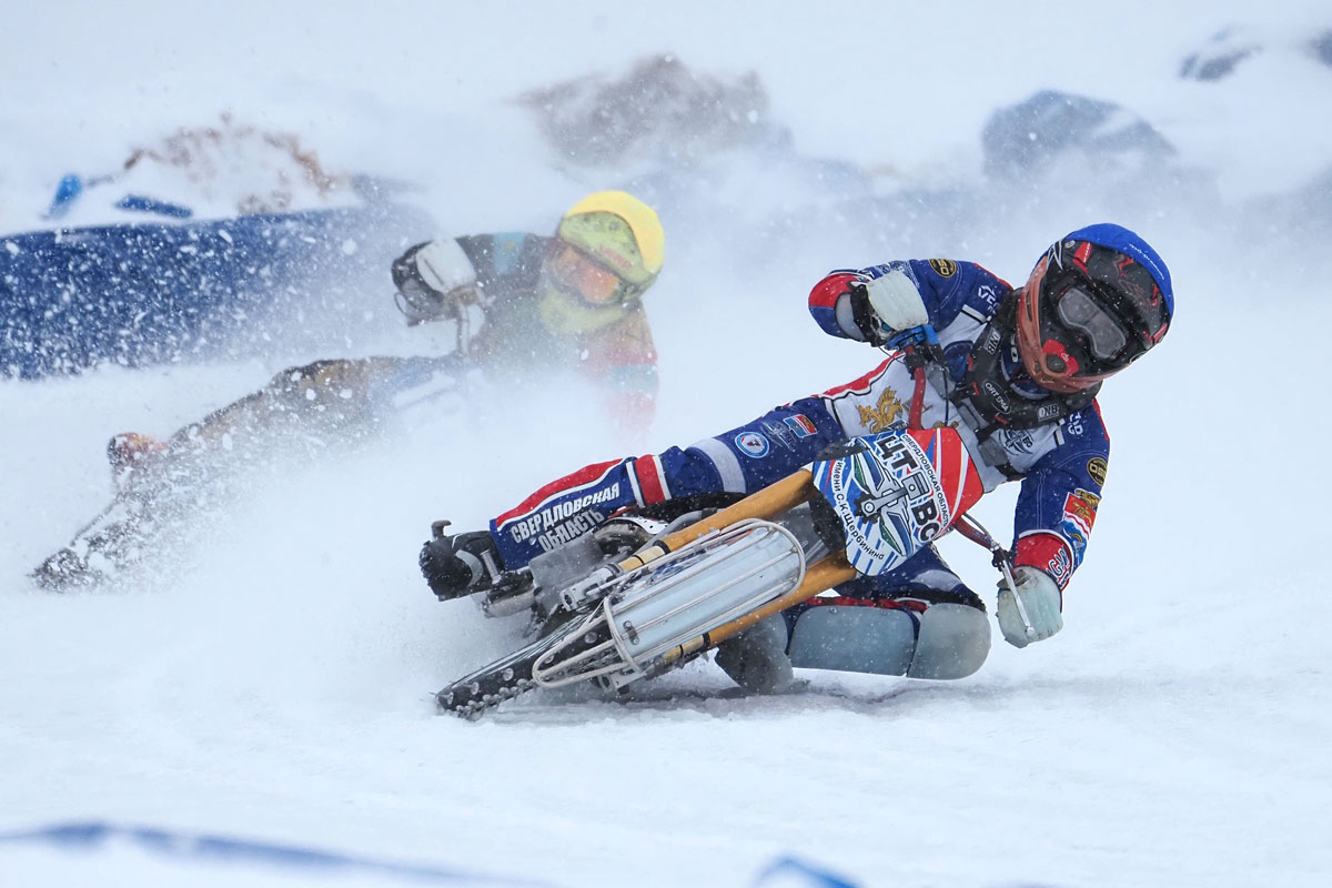 Лед, скорость и шипы: уральские гонщики взорвали Кубок Содружества | Дмитрий Хомицевич завоевал серебро четвертого этапа Чемпионата России