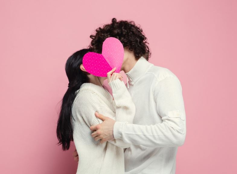 Только 18% екатеринбуржцев собираются отмечать День святого Валентина | Лишь 18% жителей Екатеринбурга отметят 14 февраля