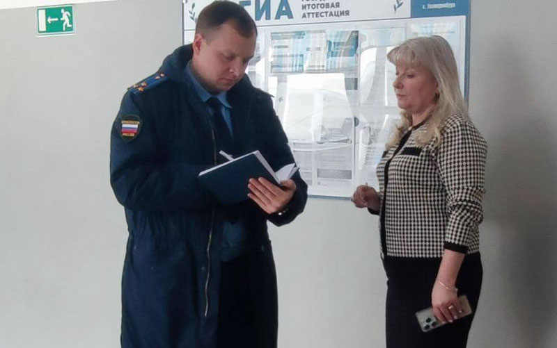 Трагедия в Екатеринбурге: девятиклассник умер на перемене в школе | В школе №181 Екатеринбурга умер девятиклассник