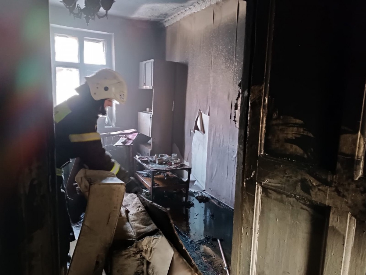 Ночью 22 февраля в Каменске-Уральском загорелась квартира на четвёртом этаже | В Каменске-Уральском ночью горела квартира в пятиэтажке