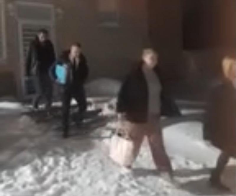 «Заложили квартиры, машины»: сотни жителей Каменска-Уральского стали жертвами финансовой пирамиды | Сотни жителей Каменска-Уральского стали жертвами финансовой пирамиды