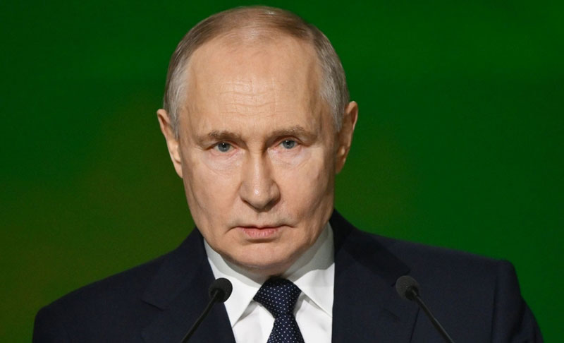 Путин поздравил россиянок с 8 Марта и отметил их роль в семье и обществе | Владимир Путин поздравил россиянок: слова благодарности за мужество и мудрость