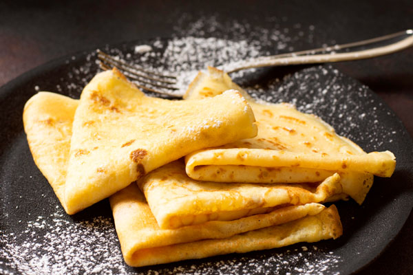 Ажурные блины с дырочками на Масленицу: как добиться идеальной текстуры | Как приготовить ажурные блины с дырочками: проверенный рецепт на молоке с кипятком