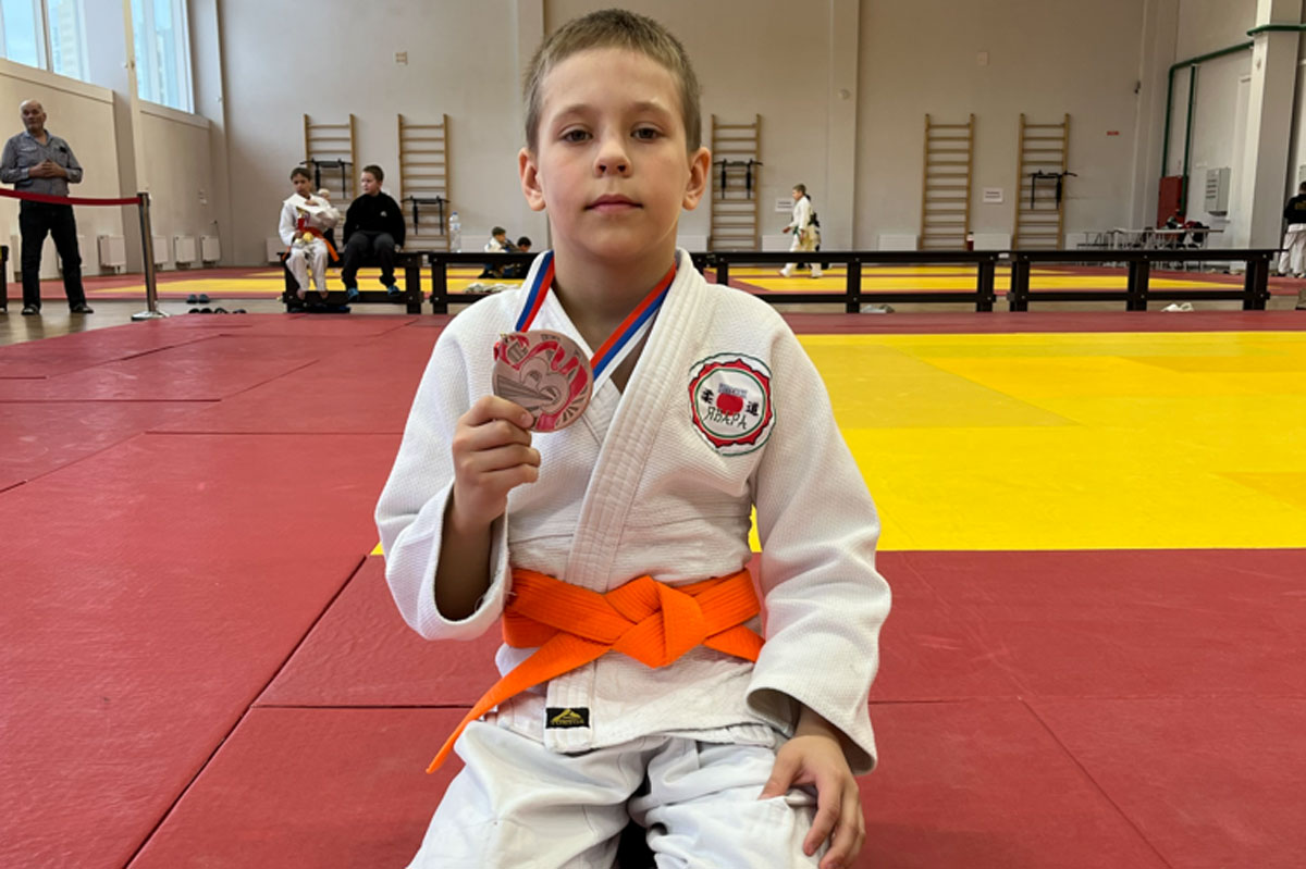 Юный дзюдоист из Каменска-Уральского взял бронзу на турнире в Екатеринбурге | Спортсмен из Каменска-Уральского стал призёром турнира по дзюдо в Екатеринбурге