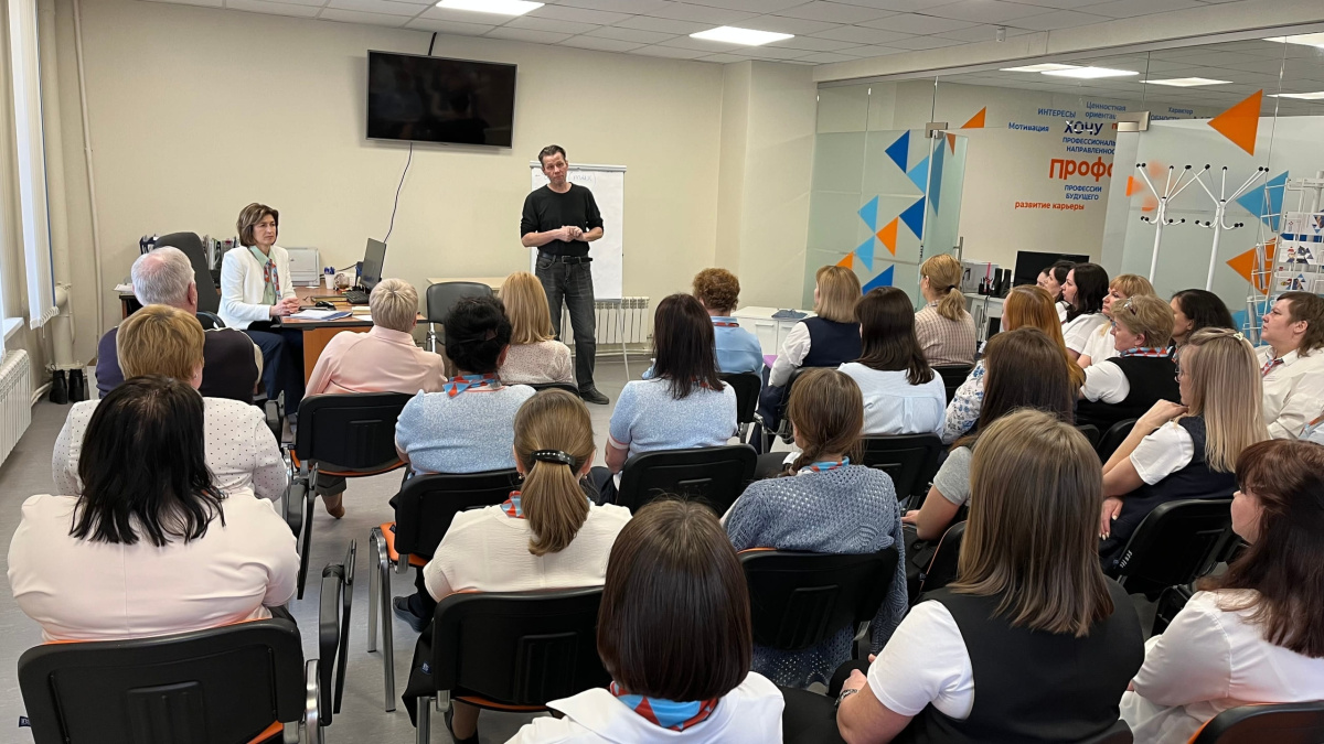 В Каменске-Уральском провели инструктаж по безопасности при угрозе БПЛА | В Каменске-Уральском рассказали, как действовать при угрозе БПЛА