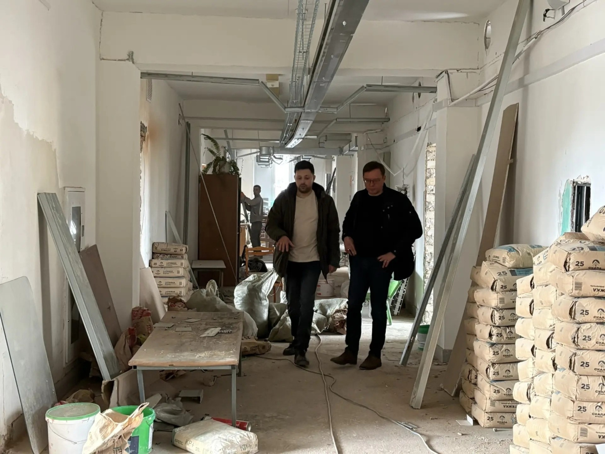 Ремонт поликлиник в Каменске-Уральском ускоряют — пациенты вернутся уже через 3–4 недели | Поликлиники Каменска-Уральского ремонтируют — сроки сдачи сократили