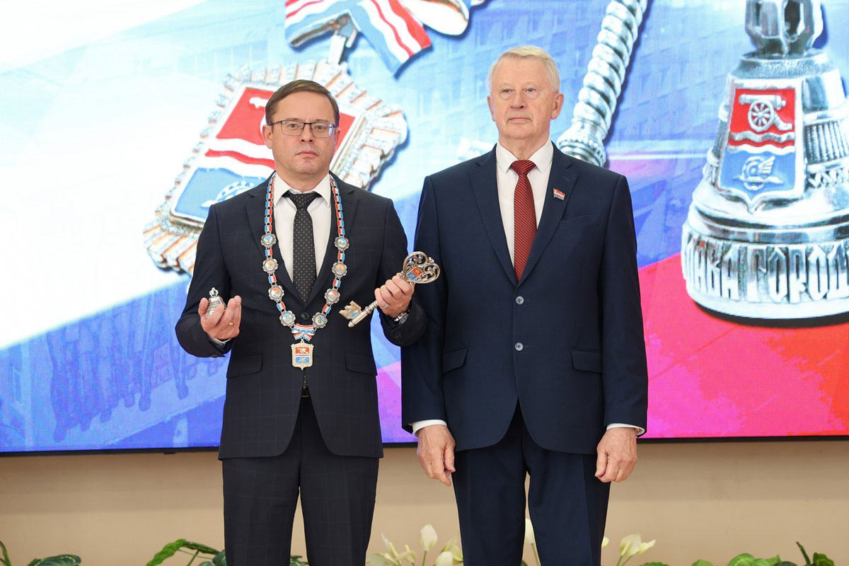 Алексей Герасимов официально вступил в должность главы Каменска-Уральского | В Каменске-Уральском прошла инаугурация главы города