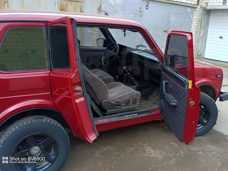 «Нива» с бронёй и пробегом меньше 19 тысяч: редкий внедорожник продают на Урале | В Каменске-Уральском продают редкую Lada 4x4 Bronto 2003 года