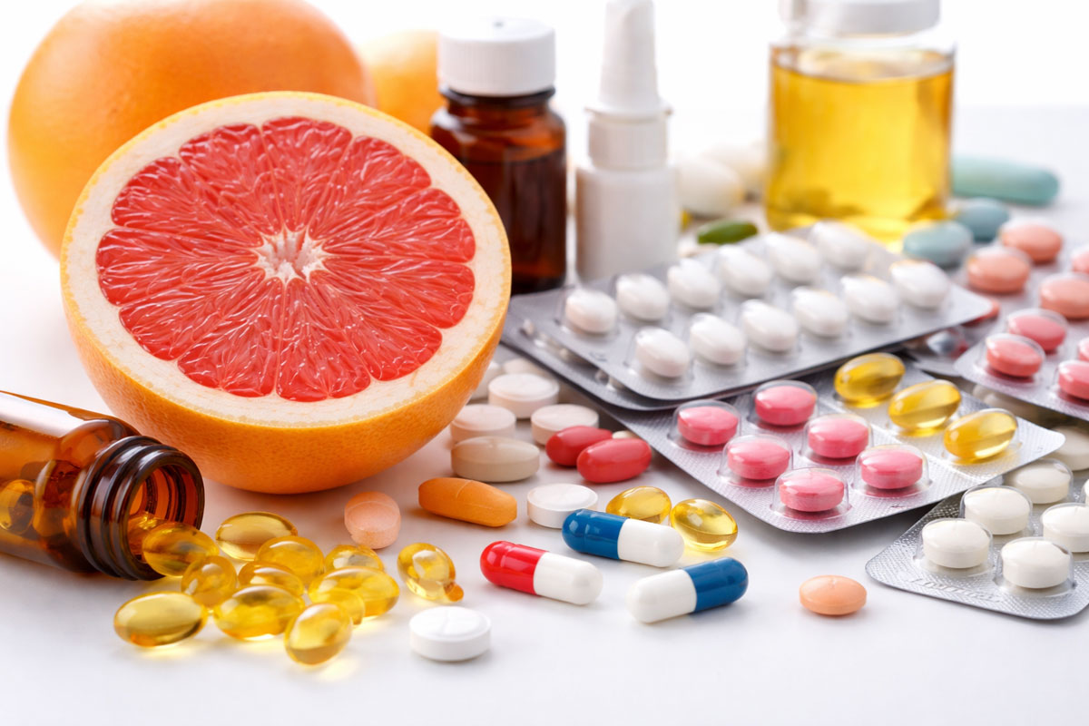 Грейпфрут может вызвать передозировку лекарств: эффект длится до двух суток | Почему нельзя пить грейпфрут с лекарствами