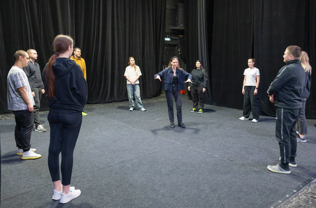 Сотрудники СинТЗ усиливают подготовку к Кубку КВН ТМК через актерские тренинги | Команда СинТЗ начала подготовку к Кубку КВН ТМК