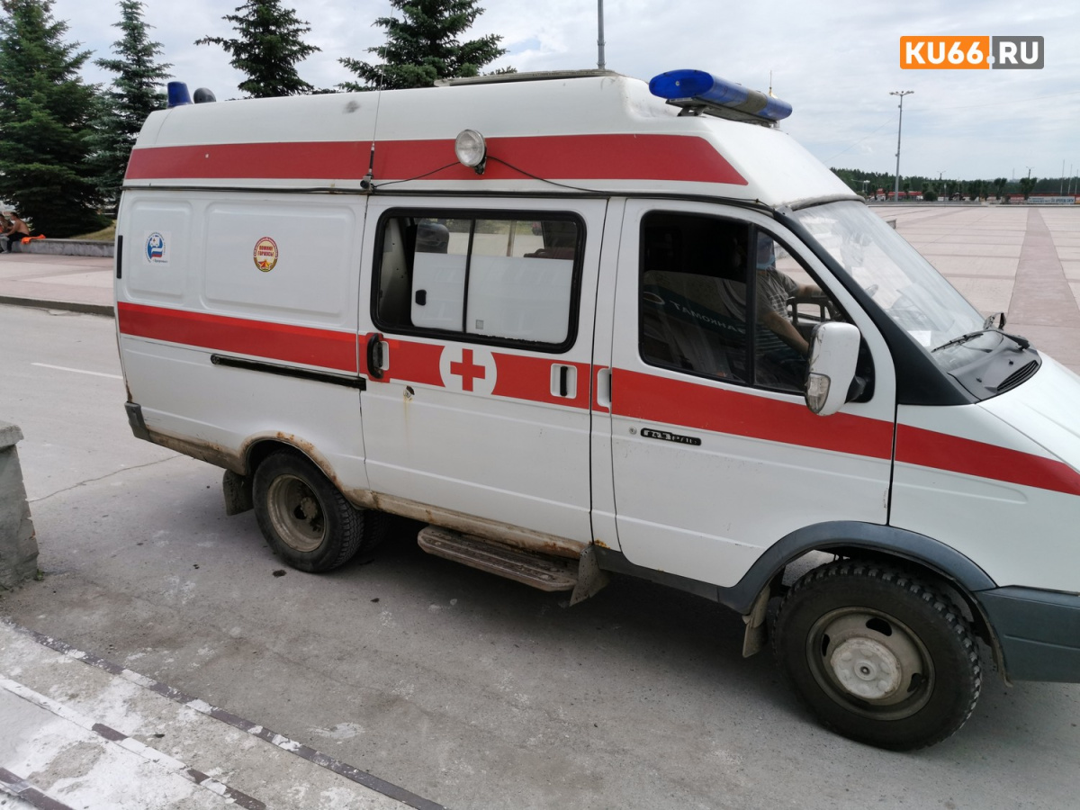 Мобильные бригады врачей начнут ездить на заводы Свердловской области | В Свердловской области врачи будут обследовать сотрудников прямо на заводах