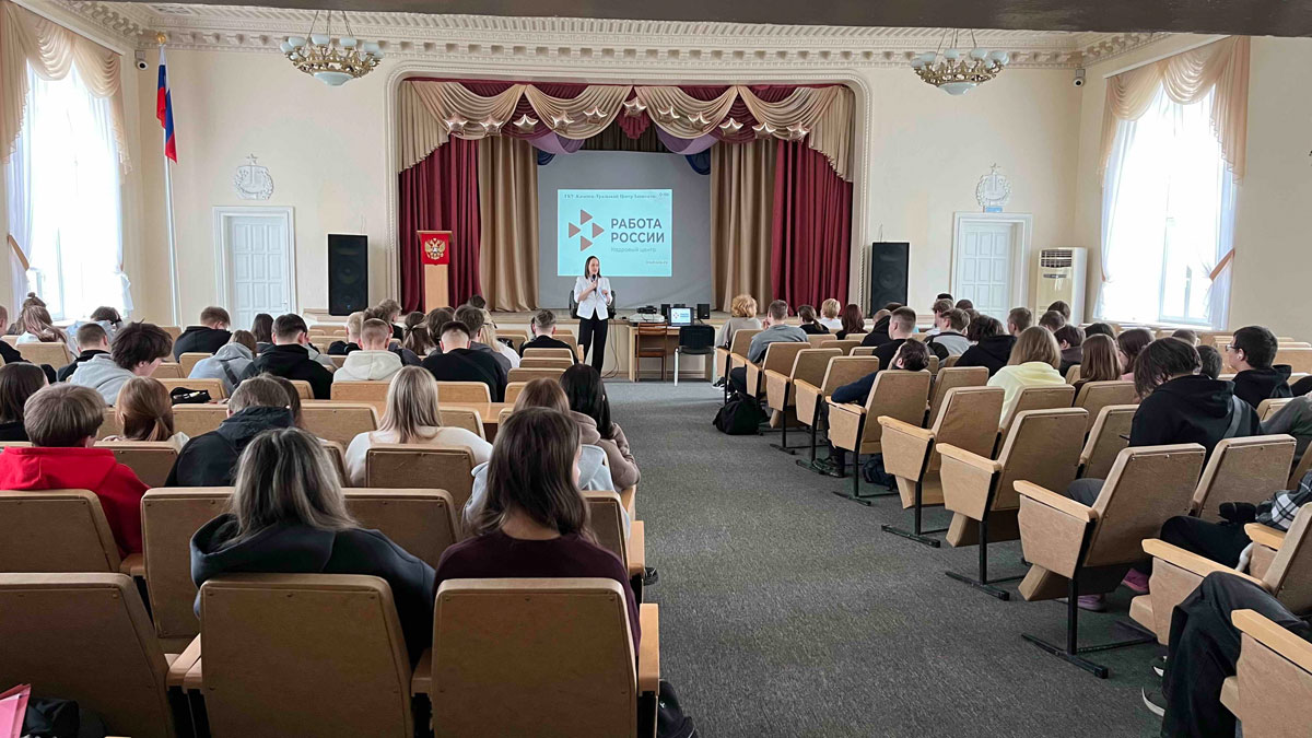 Студентам Каменска-Уральского предложили стажировки и вакансии на предприятиях | Студентам Каменска-Уральского рассказали, как устроиться на работу после колледжа