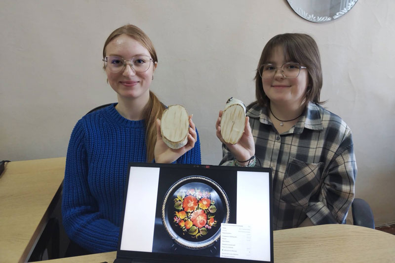 Как выглядели рабочие Урала: студенты педколледжа раскрыли тайны горнозаводского костюма | Студенты познакомили дошкольников с традициями и промыслами Урала