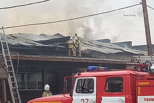 Под Каменском-Уральским сгорела кровля частного дома | В селе под Каменском-Уральским произошёл пожар в частном доме