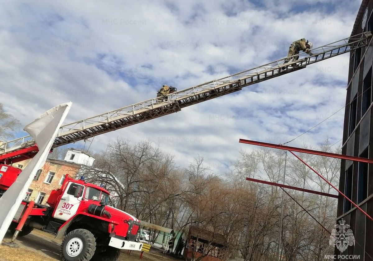 В Каменске-Уральском выбрали лучшее звено газодымозащитной службы | Пожарные Каменска-Уральского соревновались за звание лучших