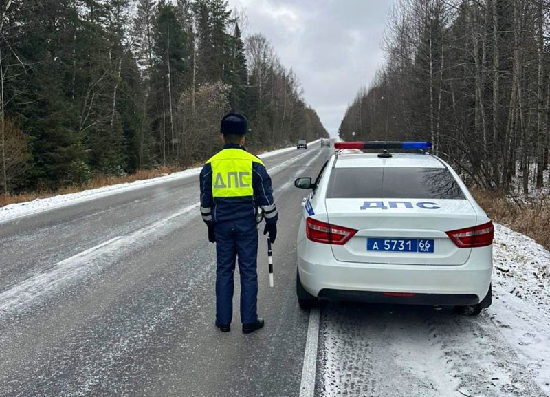 Гололедица в Свердловской области 22 марта 2026: водителям советуют отказаться от дальних поездок | Гололедица на трассах Свердловской области 22 марта 2026: предупреждение водителям