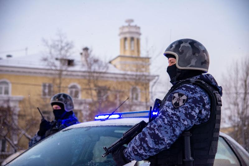 В Богдановиче мужчина с ножом ограбил кафе и похитил пиво с сигаретами | В Богдановиче задержан мужчина, ограбивший придорожное кафе с ножом