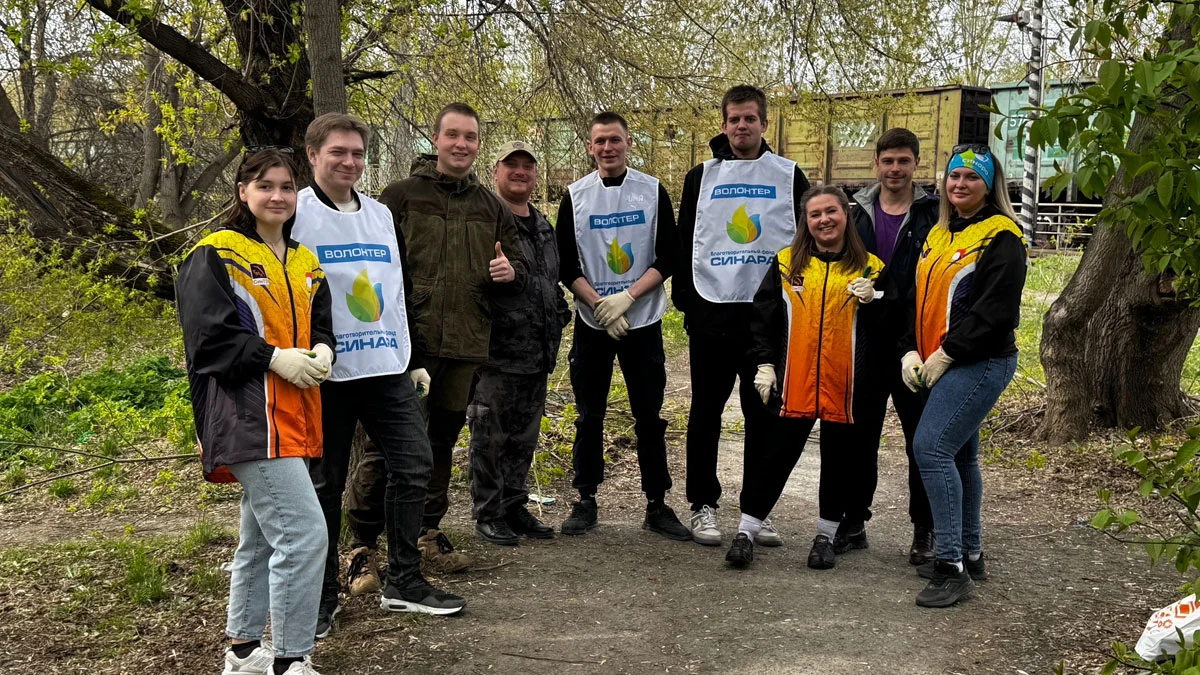 Субботник с бензопилой и бревнами прошёл перед Первомаем в Каменске-Уральском