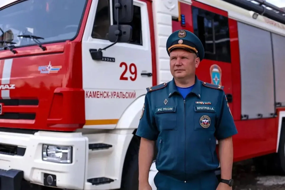 В Каменске-Уральском начальника пожарной части проводили на заслуженный отдых